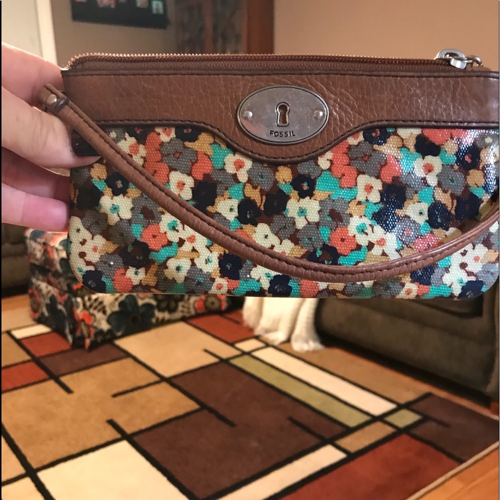 Fossil wristlet